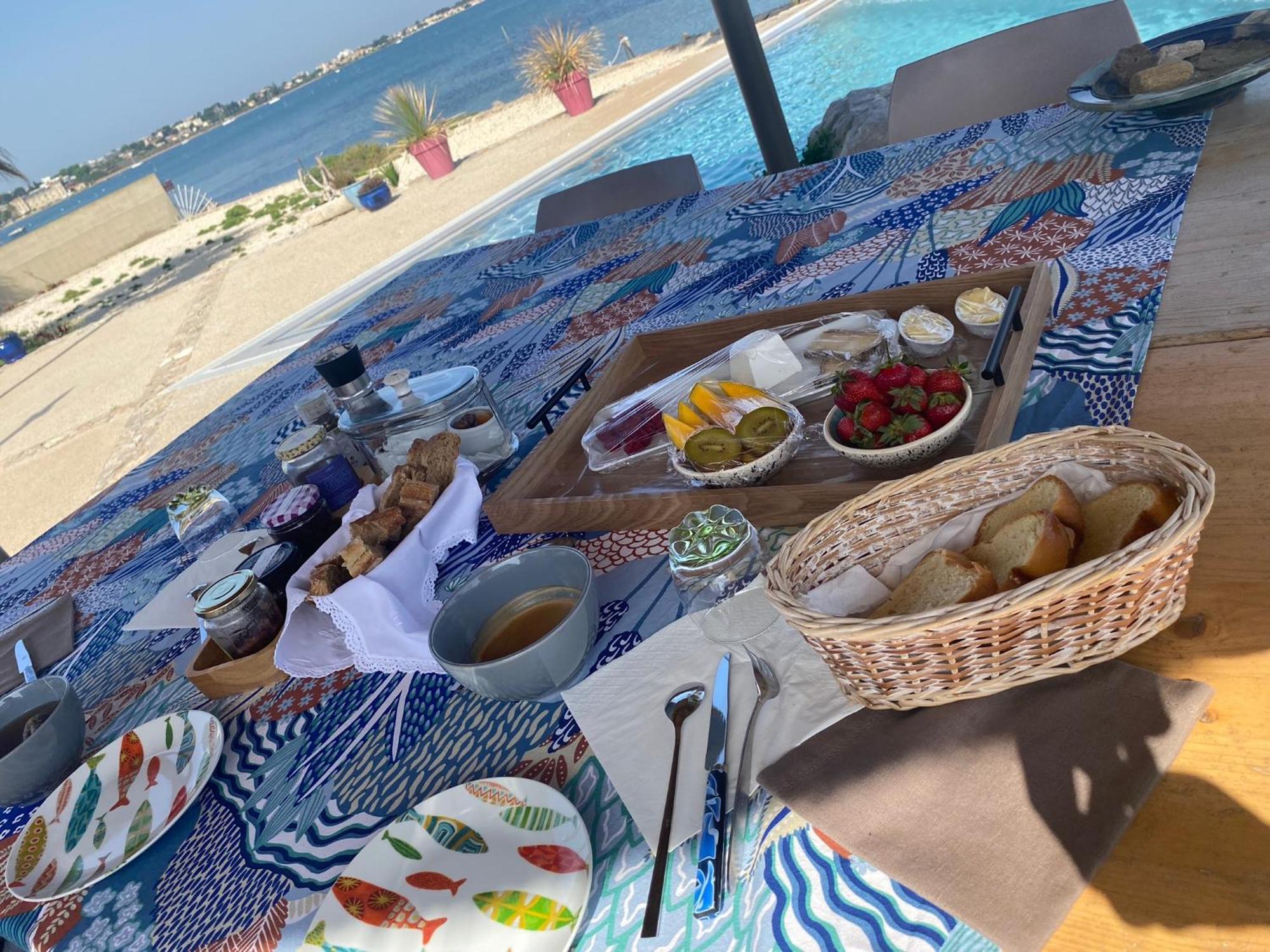 Les Pieds Dans L'Eau Bed & Breakfast Sete Exterior photo